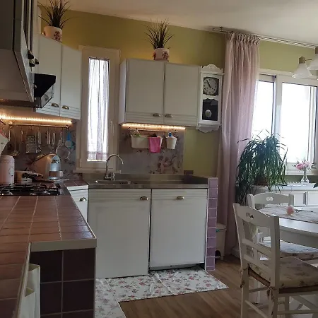 Apartment The Roses - Delizioso Attico Su 2 Livelli Zona Palacongressi