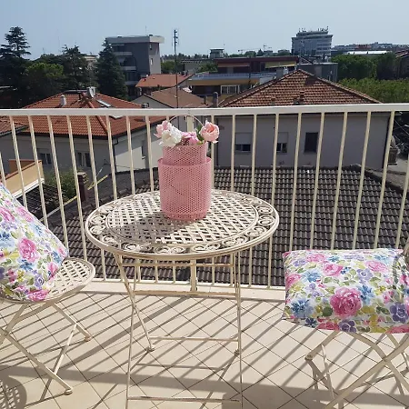 Apartment The Roses - Delizioso Attico Su 2 Livelli Zona Palacongressi