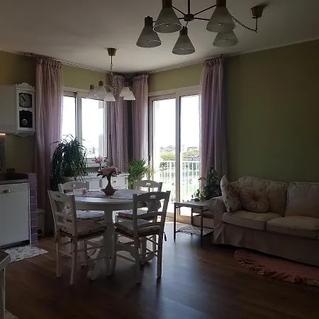 The Roses - Delizioso Attico Su 2 Livelli Zona Palacongressi Apartmán