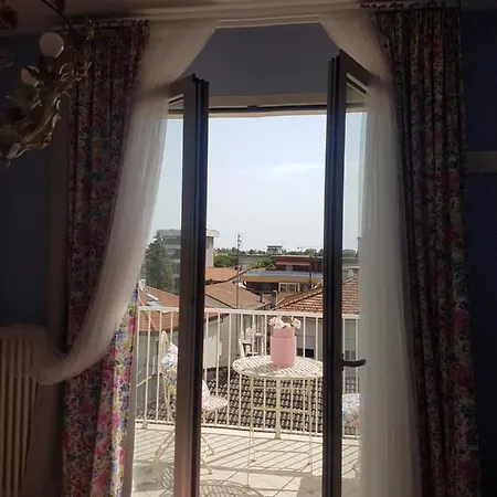 The Roses - Delizioso Attico Su 2 Livelli Zona Palacongressi Lägenhet Rimini