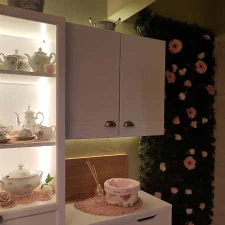 The Roses - Delizioso Attico Su 2 Livelli Zona Palacongressi Apartmán *