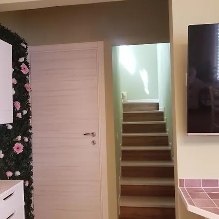 The Roses - Delizioso Attico Su 2 Livelli Zona Palacongressi Apartmán *